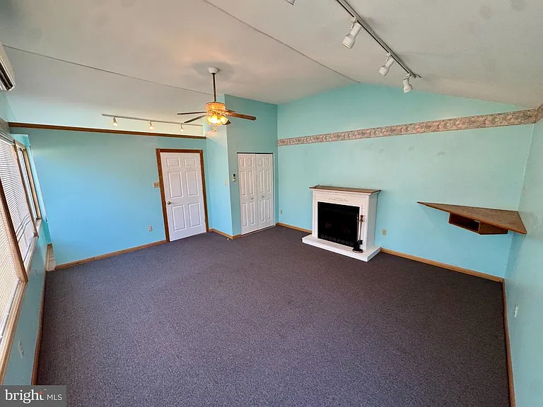 300 Asbury Ave — Photo 15
