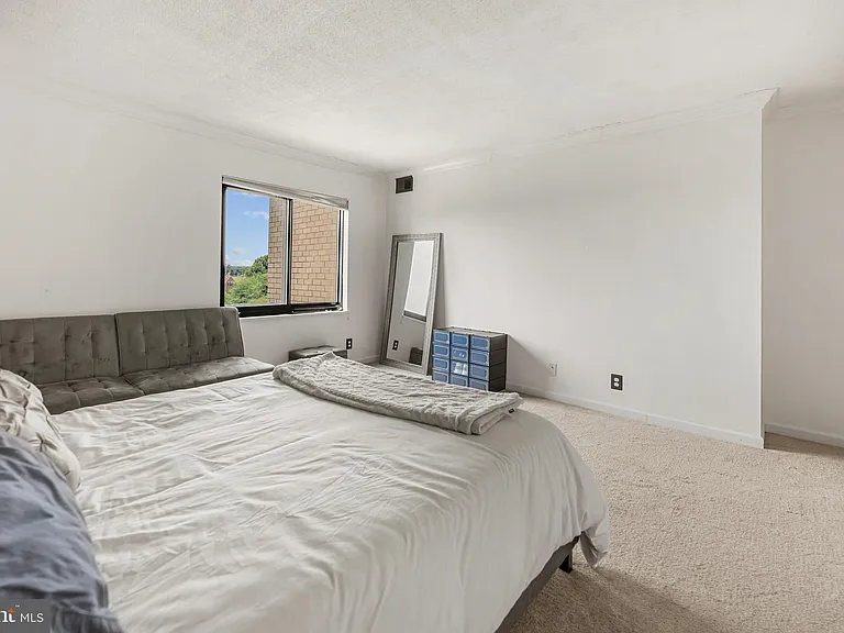 205 Yoakum Pkwy #902 — Photo 13