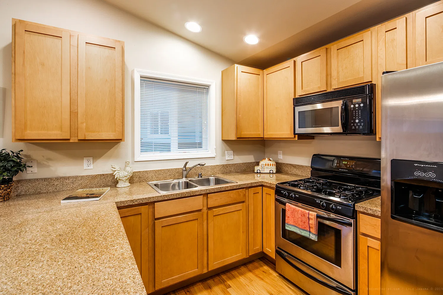 3 bed, 1134 sqft, $2,795 — Photo 3