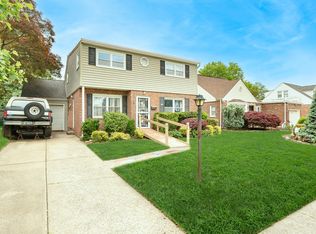 11 Durham Rd, New Hyde Park, NY 11040