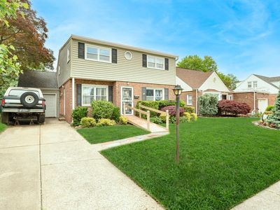 11 Durham Road, New Hyde Park, NY, 11040