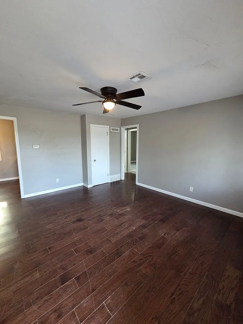 2118 S Greenway Blvd - 2 Bedroom, 1 Bathroom Home - $995 — Photo 4