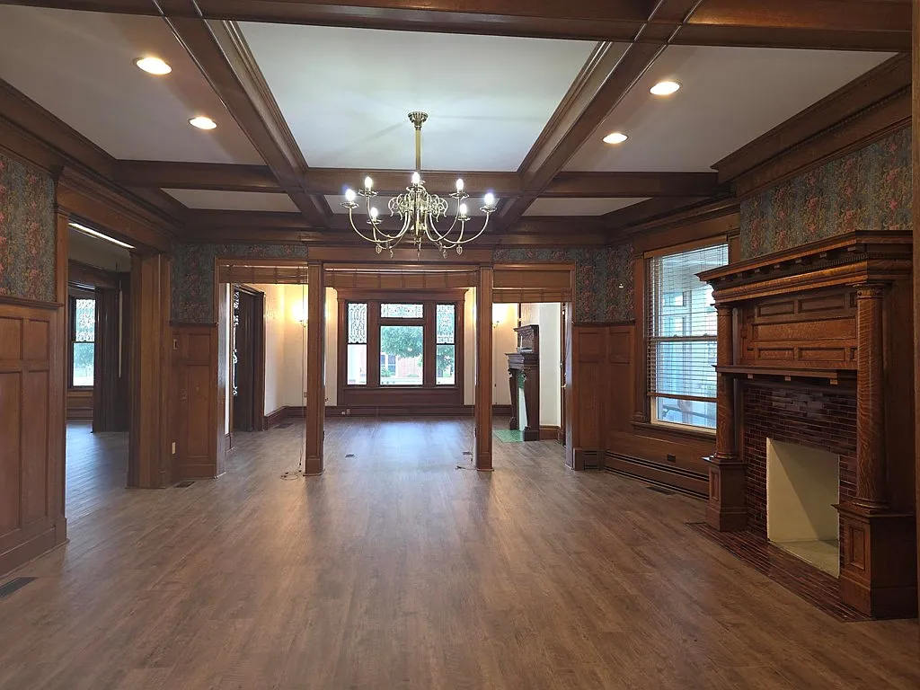 Studio, 2400 sqft, $1,875 — Photo 4