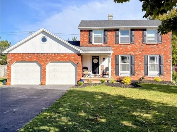 70 Pheasant Run Ln, Lancaster, NY 14086