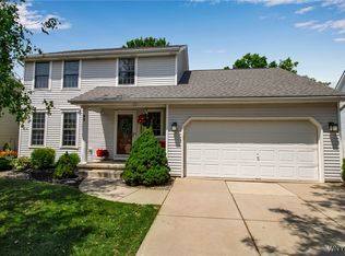 52 Newberry Ln, Lancaster, NY 14086