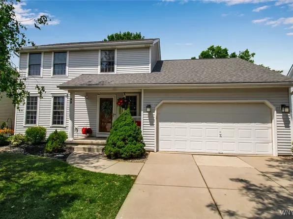 52 Newberry Ln, Lancaster, NY 14086