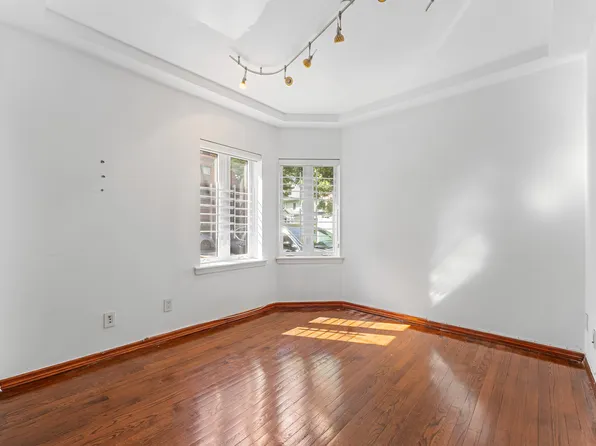 1901 Voorhies Avenue image 6 of 24