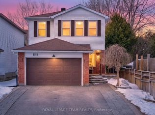 141 Acklam Ter, Ottawa, ON K2K 2J4