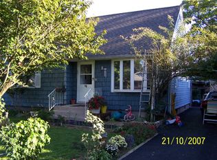30 E 4th St, Huntington Station, NY 11746