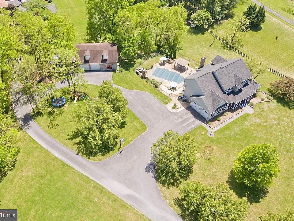 1st image of 255 Bush Dr