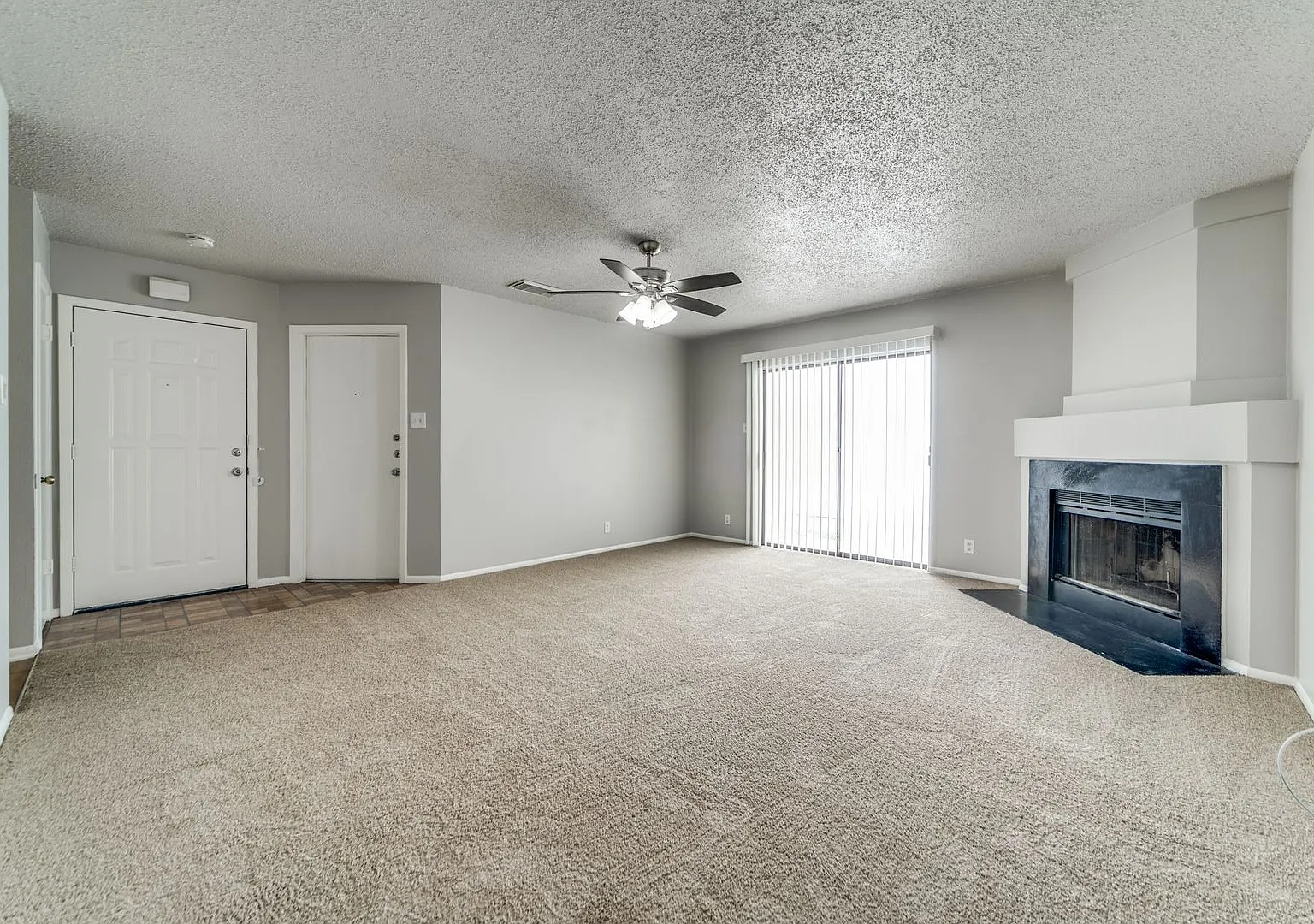 Welcome home to this charming single-story home in Hunters Chase — Photo 4