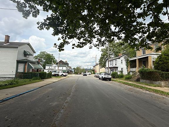 4th image of 107 W 14th Ave