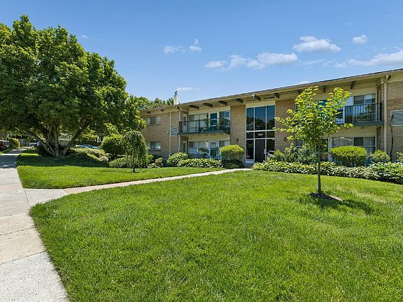 3rd image of 4901 Americana Dr
