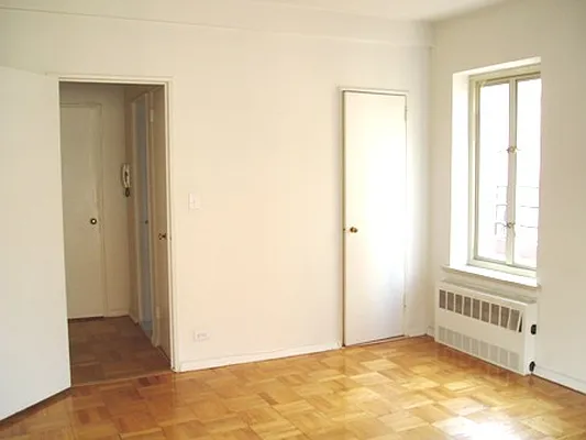 Rented by City Connections Realty | media 8