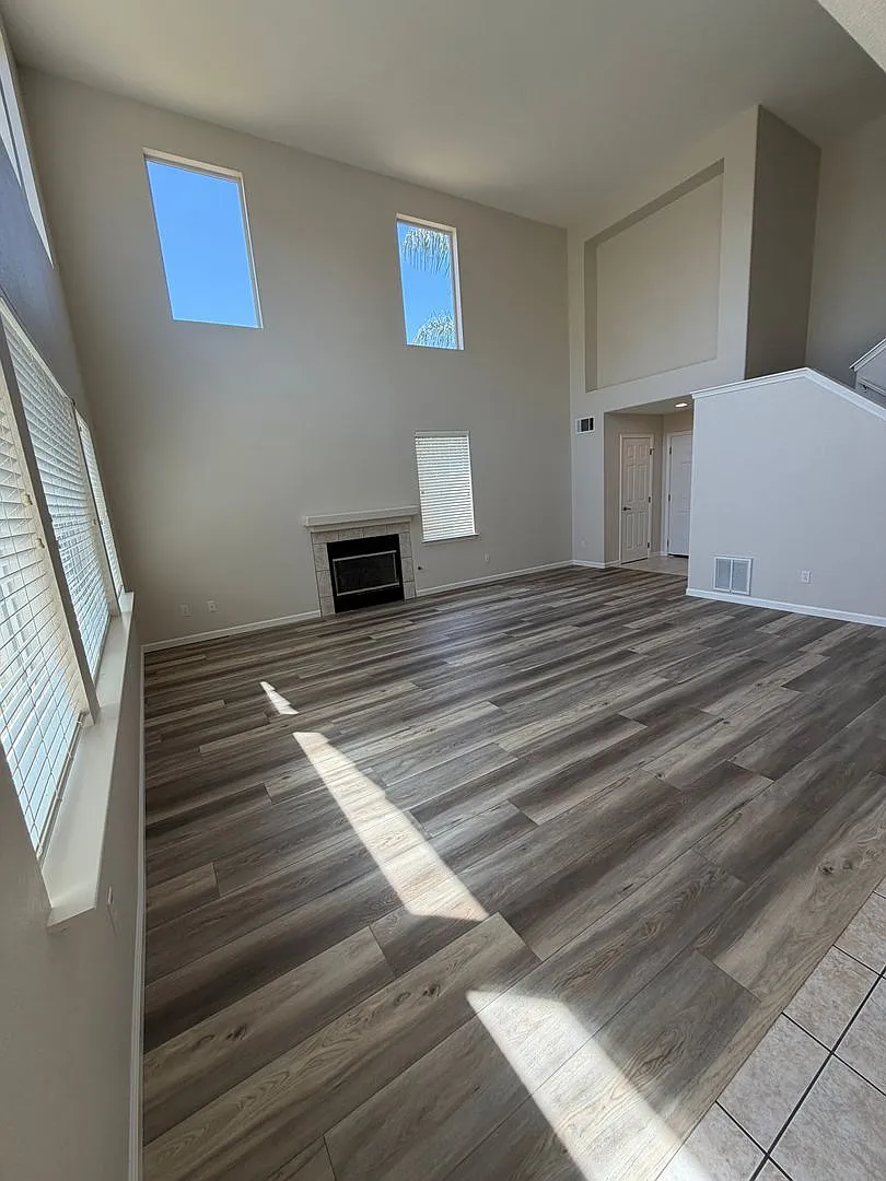Move In Special 1/2 Off First Month Rent Newly Updated 4 Bedroom 2.5 Bathroom Home- Available Now! — Photo 3
