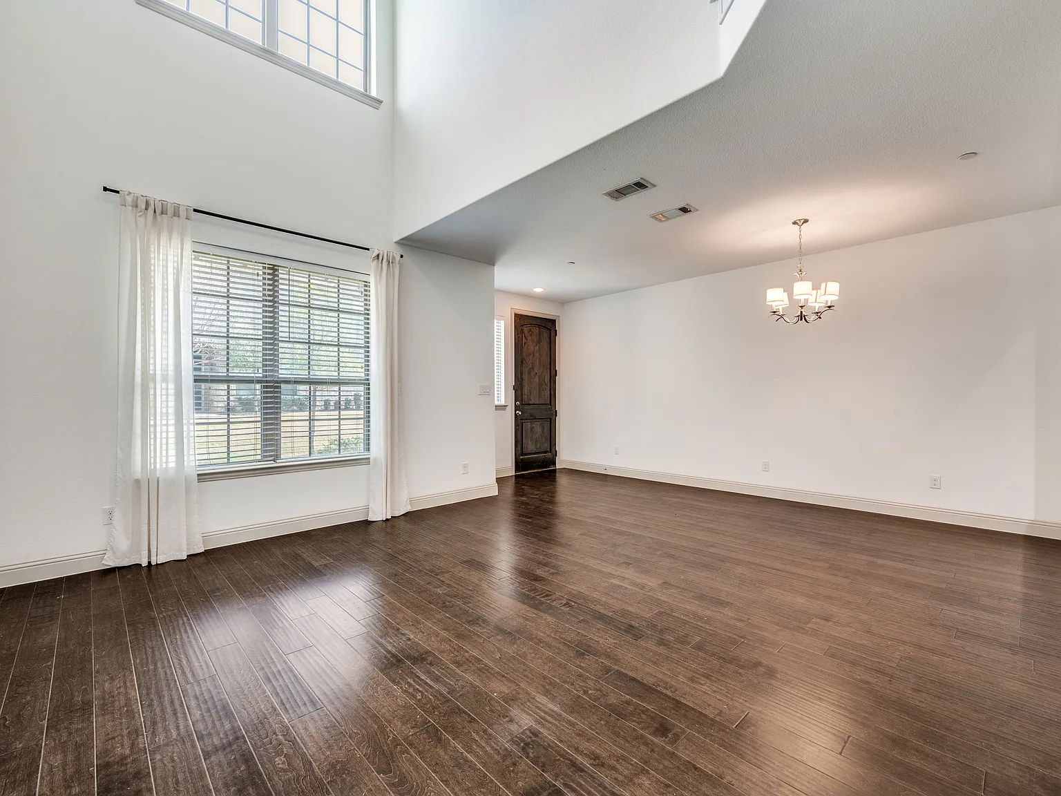 2 bed, 1541 sqft, $2,300 — Photo 4