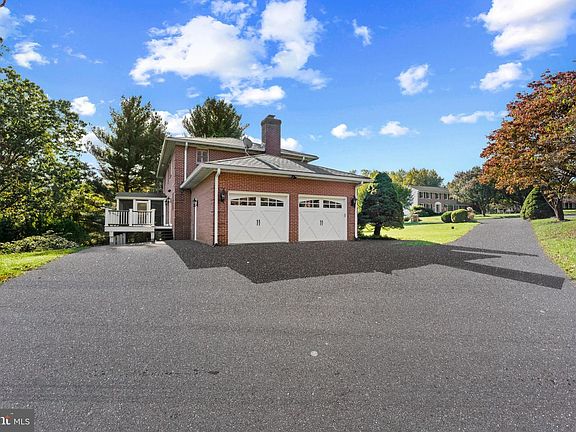 3rd image of 3108 Bennington Ct