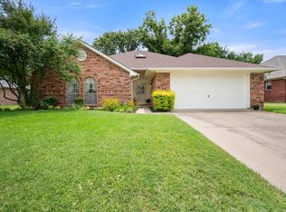 5703 Roundup Trl, Arlington, TX 76017