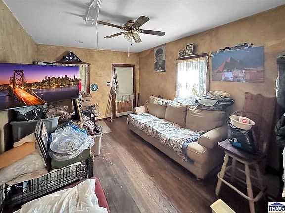 3rd image of 3671 Creston Dr