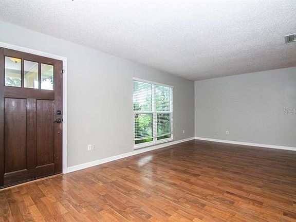 3rd image of 2824 W Paxton Ave