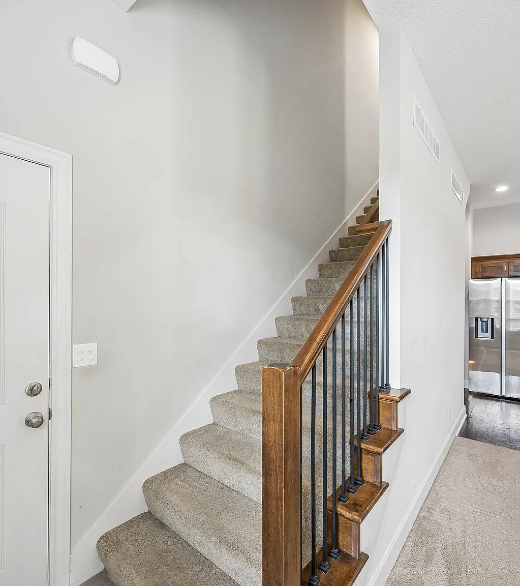 3 bed, 2.5 bath, 1714 sqft, $2,399 — Photo 3