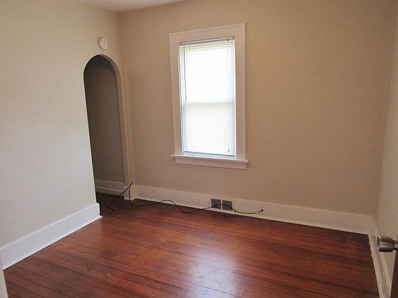 4th image of 629 S 32nd St