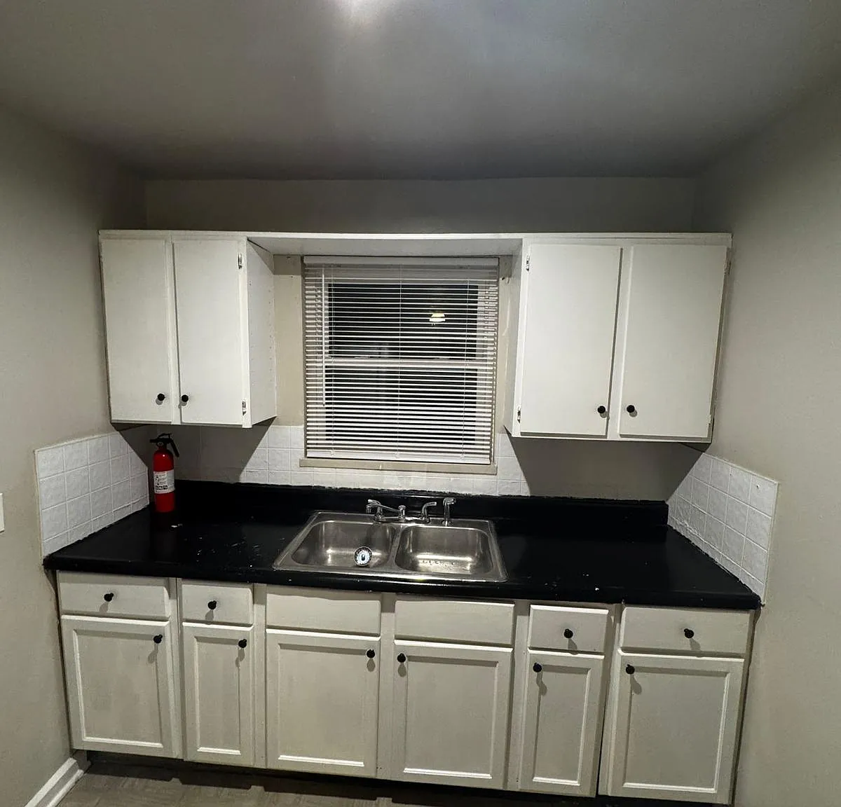 1921 W. Grand Ave, — Photo 2