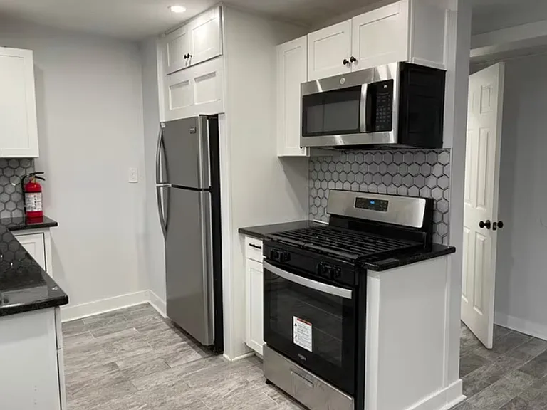 155 W Main St #3 — Photo 1