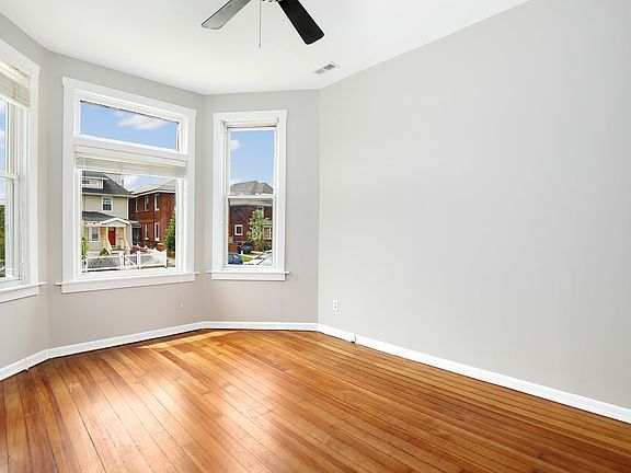 3rd image of 4844 W Berteau Ave