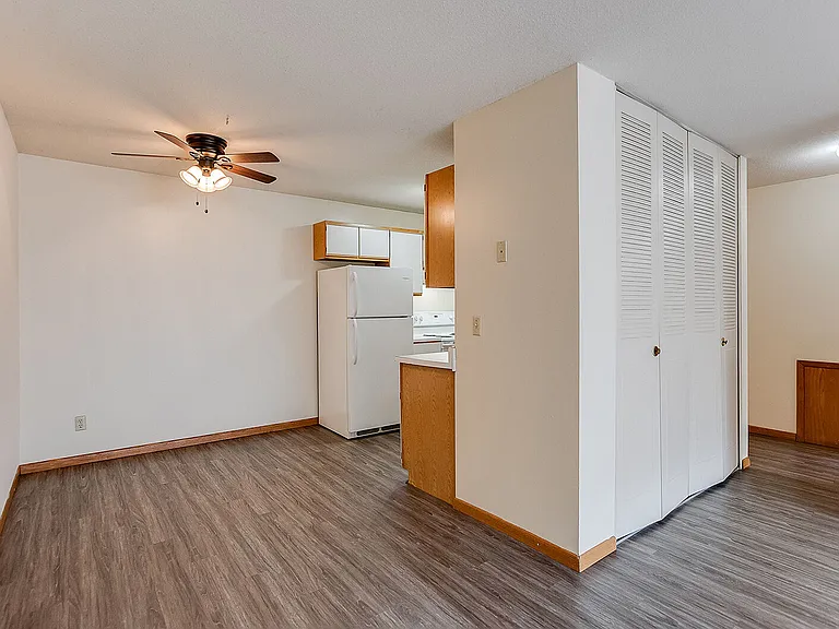 2435 Pillsbury Ave. S. — Photo 9
