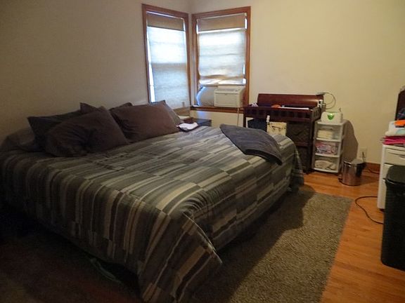 4th image of 9152 Sproat Ave