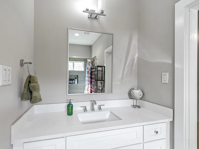 240 Julia St #A — Photo 46