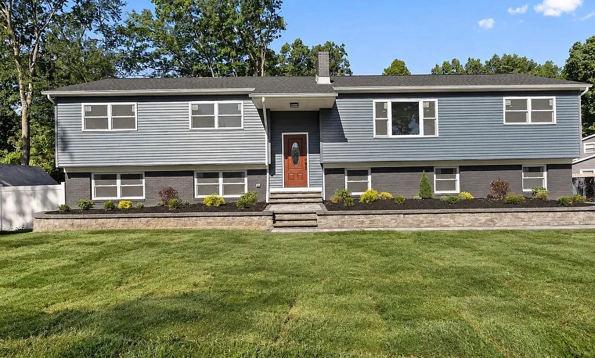5 bed, 2756 sqft, $4,000 — Photo 1