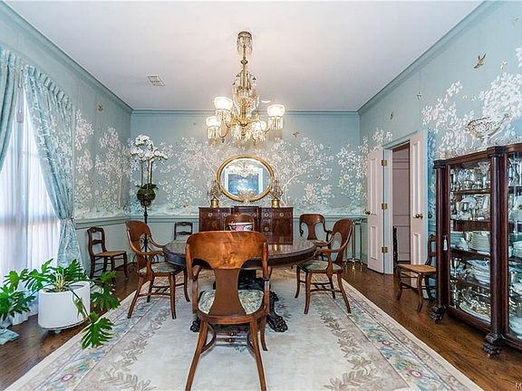 3rd image of 2320 Rosemont Cir