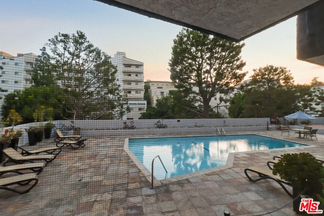 3 bed, 2.0 bath, 1156 sqft, $5,395 — Photo 2