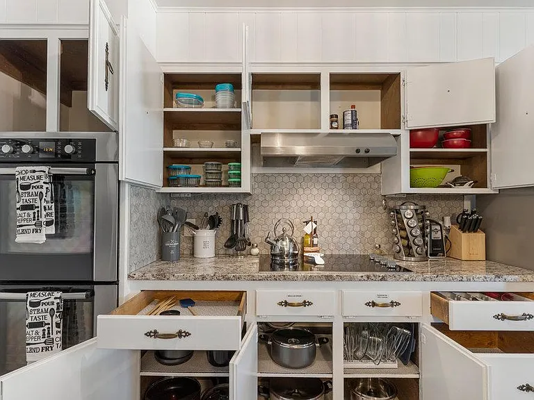 E 63rd Pl — Photo 19