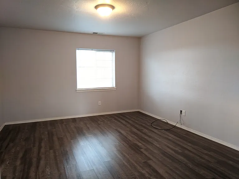 32 W Evergreen Dr — Photo 13