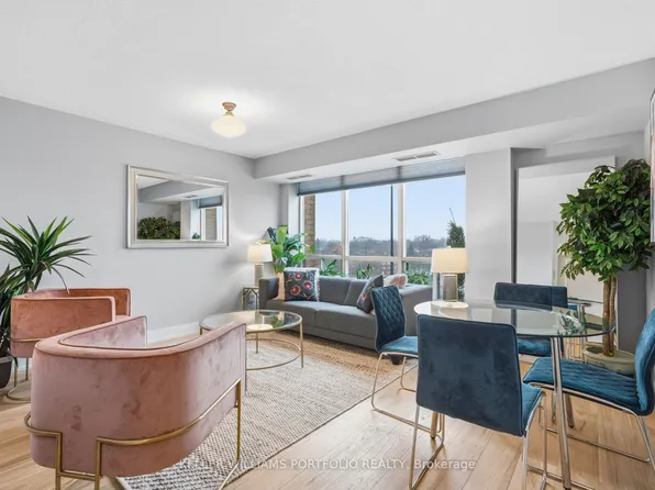 190 Manitoba St #802, Toronto, ON M8Y 3Y8