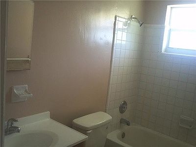 5th image of 4103 Woodside Dr APT D