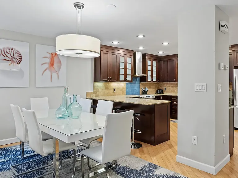 31B 6th St #31B — Photo 10