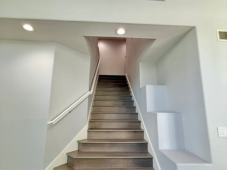4238 Diavila Ave — Photo 29