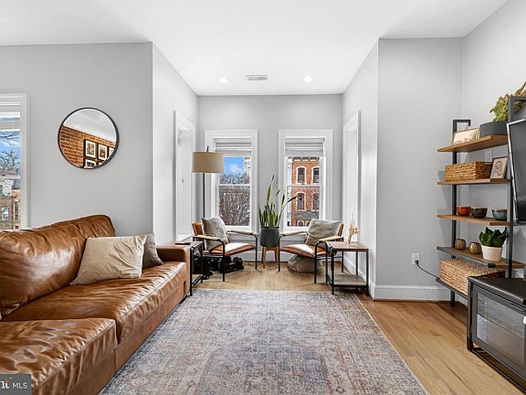 3rd image of 444 M St NW APT 4