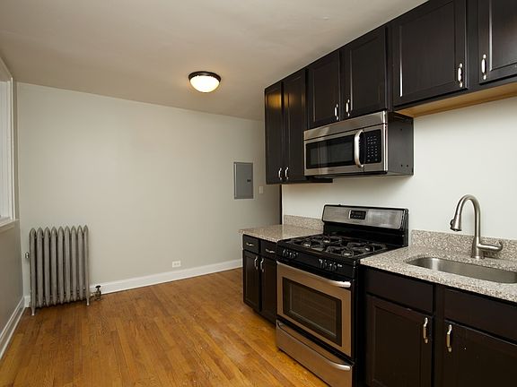 3rd image of 4746.5 S Woodlawn Ave #W2