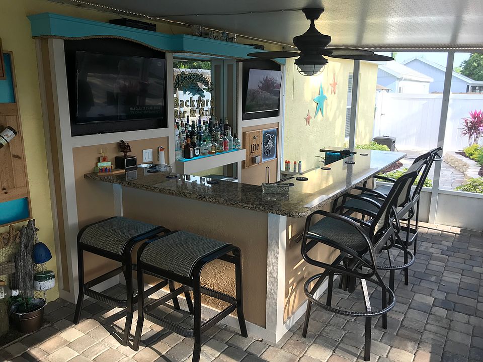 Outdoor bar on back lania.