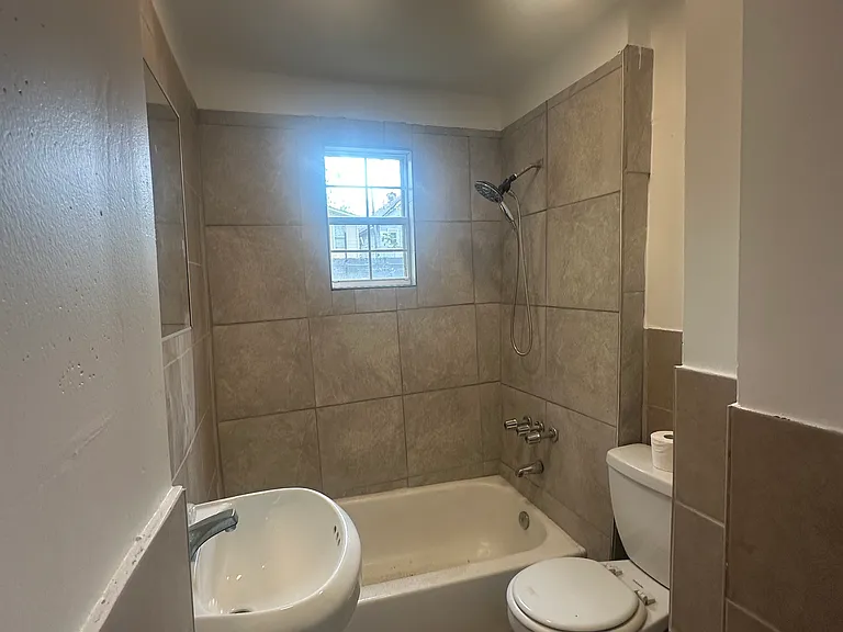 135 Eaton Pl #1 — Photo 2