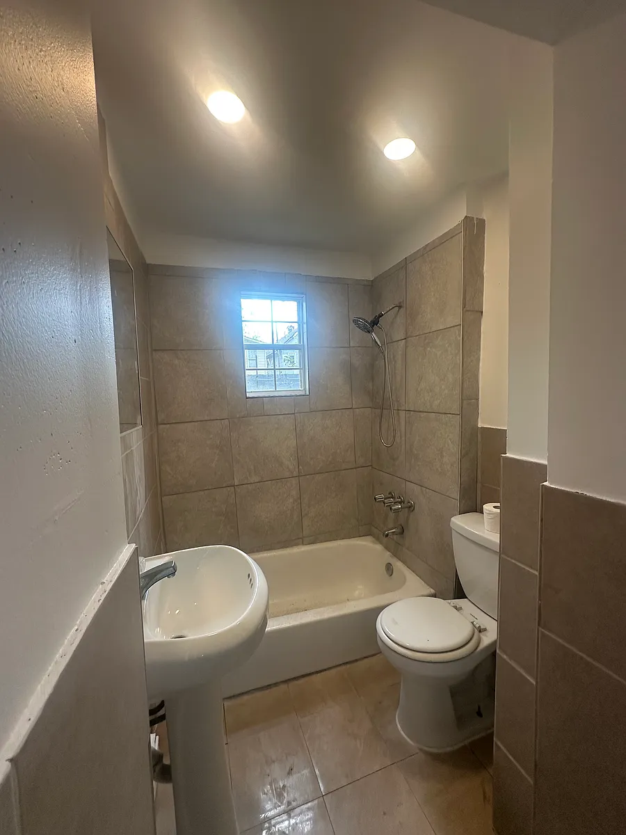 Building Photo - 135 Eaton Pl #1