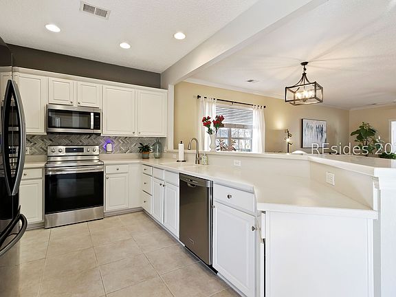 5th image of 40 Kings Creek Dr