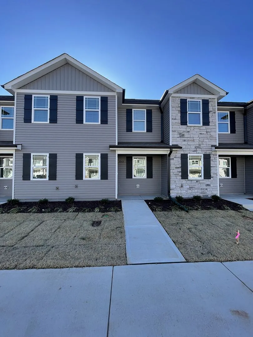 2 bd 2.5 ba townhome — Photo 1