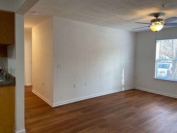 5th image of 416 Acorn Grove Ln #D