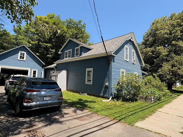 305 Main St — Photo 2